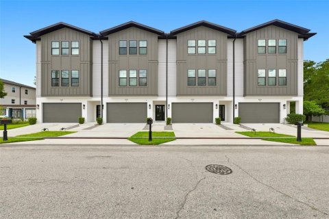 Touwnhouse à Tampa, Floride 4 chambres, 223.43 m2 № 2406876