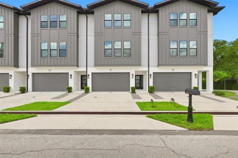 Touwnhouse à louer à Tampa, Floride: 4 chambres, 223.43 m2 № 2406876 - photo 2
