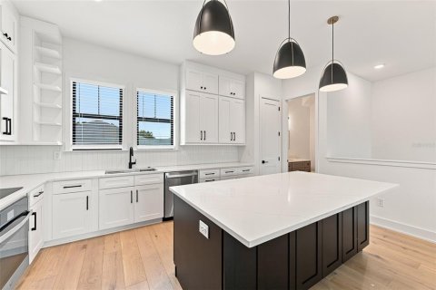 Touwnhouse à louer à Tampa, Floride: 4 chambres, 223.43 m2 № 2406876 - photo 7