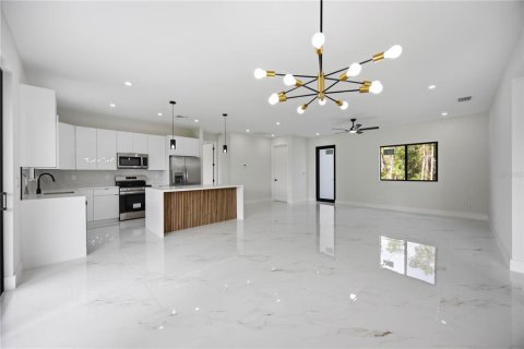 Villa ou maison à louer à Port Charlotte, Floride: 3 chambres, 121.52 m2 № 2308806 - photo 2
