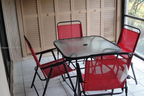 Condo in Plantation, Florida, 2 bedrooms  № 1949210 - photo 10