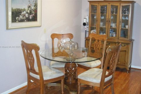 Condo in Plantation, Florida, 2 bedrooms  № 1949210 - photo 1