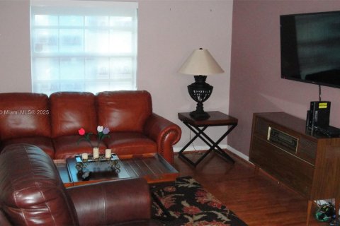 Condo in Plantation, Florida, 2 bedrooms  № 1949210 - photo 3