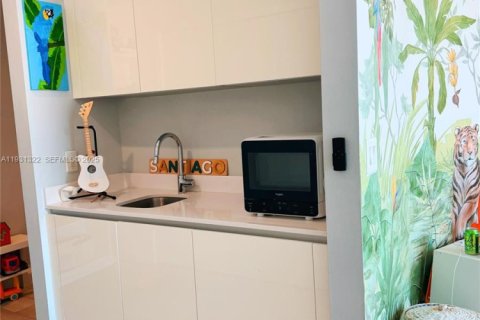 Copropriété à vendre à Miami, Floride: 3 chambres, 201.13 m2 № 1990446 - photo 30