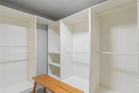 Villa ou maison à louer à Hollywood, Floride: 3 chambres, 152.73 m2 № 1977525 - photo 30