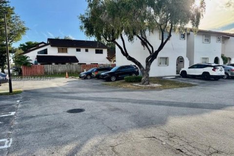 Townhouse in Miami, Florida 3 bedrooms, 106.84 sq.m. № 2035935 - photo 3
