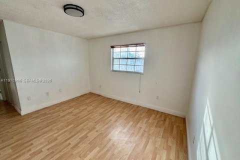 Townhouse in Miami, Florida 3 bedrooms, 106.84 sq.m. № 2035935 - photo 13