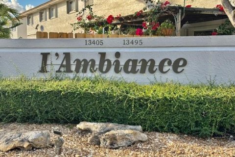 Townhouse in Miami, Florida 3 bedrooms, 106.84 sq.m. № 2035935