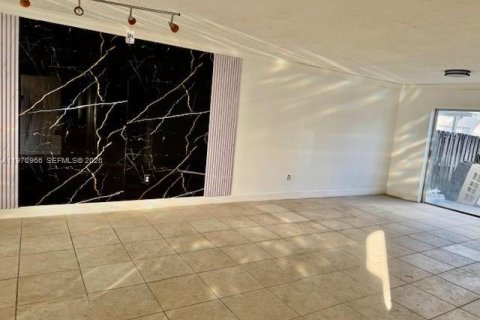 Townhouse in Miami, Florida 3 bedrooms, 106.84 sq.m. № 2035935 - photo 6