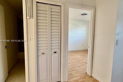 Townhouse in Miami, Florida 3 bedrooms, 106.84 sq.m. № 2035935 - photo 7