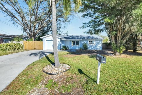 House in Apollo Beach, Florida 2 bedrooms, 81.75 sq.m. № 2151100 - photo 5
