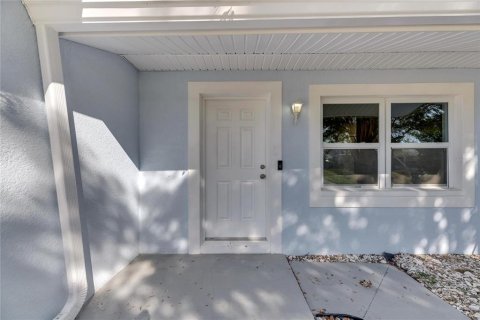 House in Apollo Beach, Florida 2 bedrooms, 81.75 sq.m. № 2151100 - photo 9