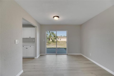 House in Apollo Beach, Florida 2 bedrooms, 81.75 sq.m. № 2151100 - photo 18