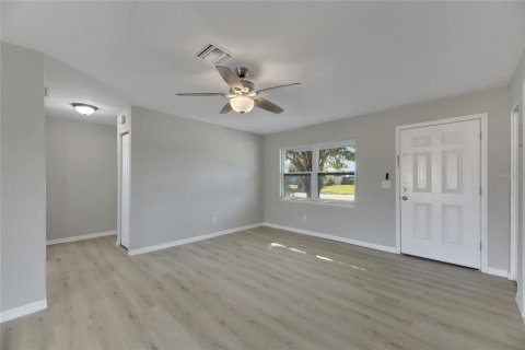House in Apollo Beach, Florida 2 bedrooms, 81.75 sq.m. № 2151100 - photo 15