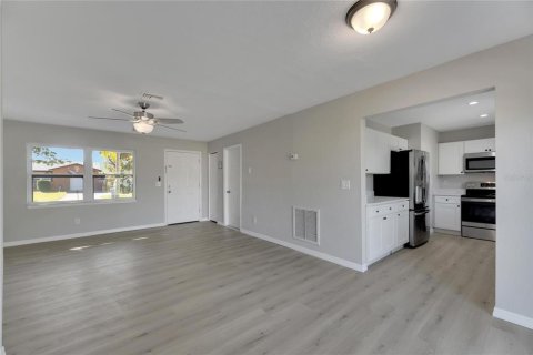 House in Apollo Beach, Florida 2 bedrooms, 81.75 sq.m. № 2151100 - photo 13