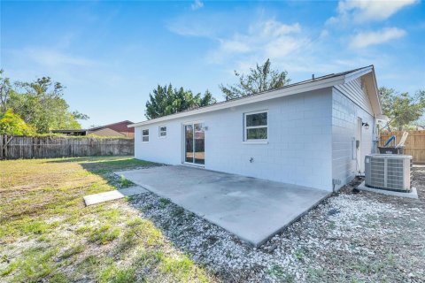 House in Apollo Beach, Florida 2 bedrooms, 81.75 sq.m. № 2151100 - photo 3