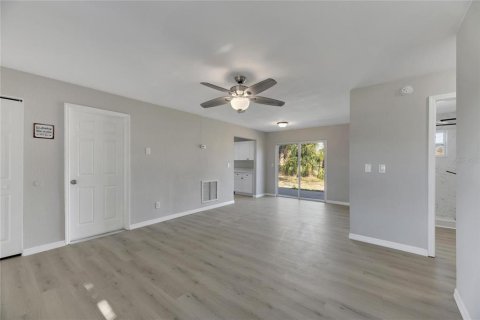 House in Apollo Beach, Florida 2 bedrooms, 81.75 sq.m. № 2151100 - photo 12