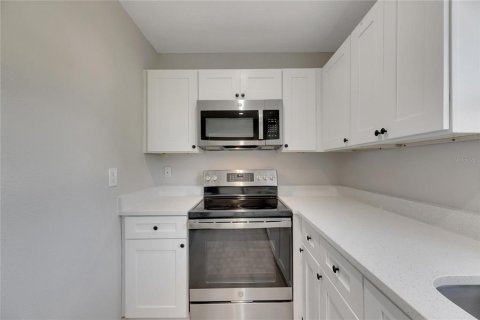 House in Apollo Beach, Florida 2 bedrooms, 81.75 sq.m. № 2151100 - photo 22