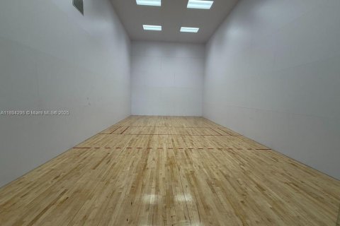 Снять в аренду виллу или дом в Майами, Флорида 3 спальни, 133.78м2, № 1946096 - фото 17