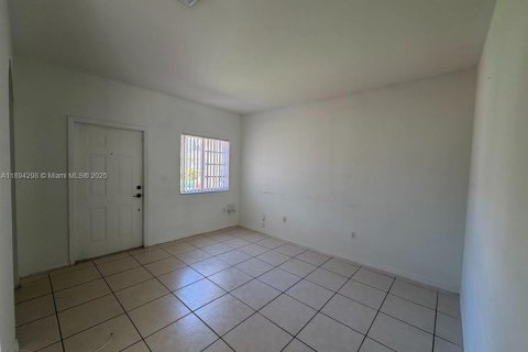 Снять в аренду виллу или дом в Майами, Флорида 3 спальни, 133.78м2, № 1946096 - фото 11