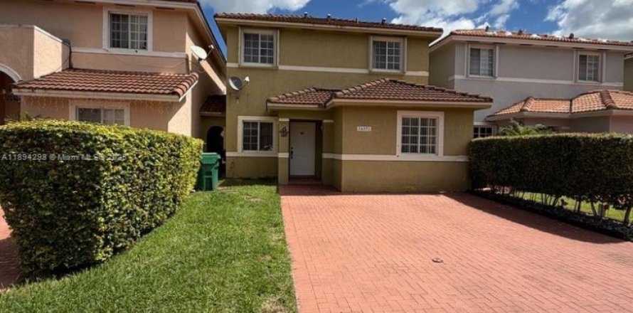 Дом в Майами, Флорида 3 спальни, 133.78м2 № 1946096