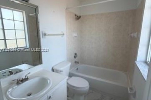 Снять в аренду виллу или дом в Майами, Флорида 3 спальни, 133.78м2, № 1946096 - фото 7