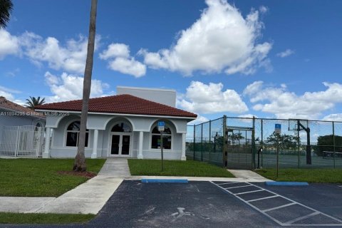 Снять в аренду виллу или дом в Майами, Флорида 3 спальни, 133.78м2, № 1946096 - фото 14