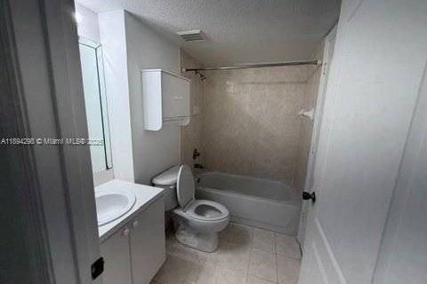 Снять в аренду виллу или дом в Майами, Флорида 3 спальни, 133.78м2, № 1946096 - фото 6