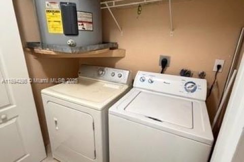 Снять в аренду виллу или дом в Майами, Флорида 3 спальни, 133.78м2, № 1946096 - фото 10