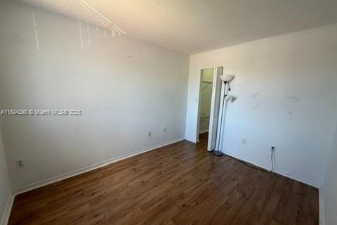 Снять в аренду виллу или дом в Майами, Флорида 3 спальни, 133.78м2, № 1946096 - фото 8