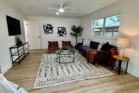 House in Orlando, Florida 4 bedrooms, 233.37 sq.m. № 1771745 - photo 5