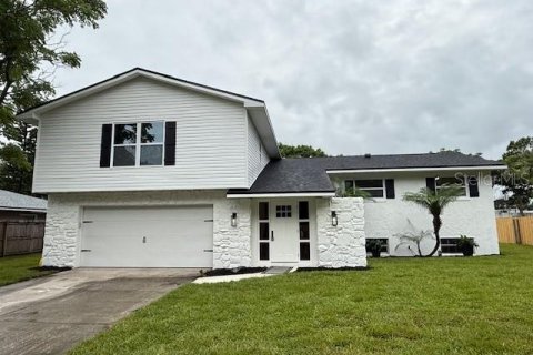 House in Orlando, Florida 4 bedrooms, 233.37 sq.m. № 1771745 - photo 1