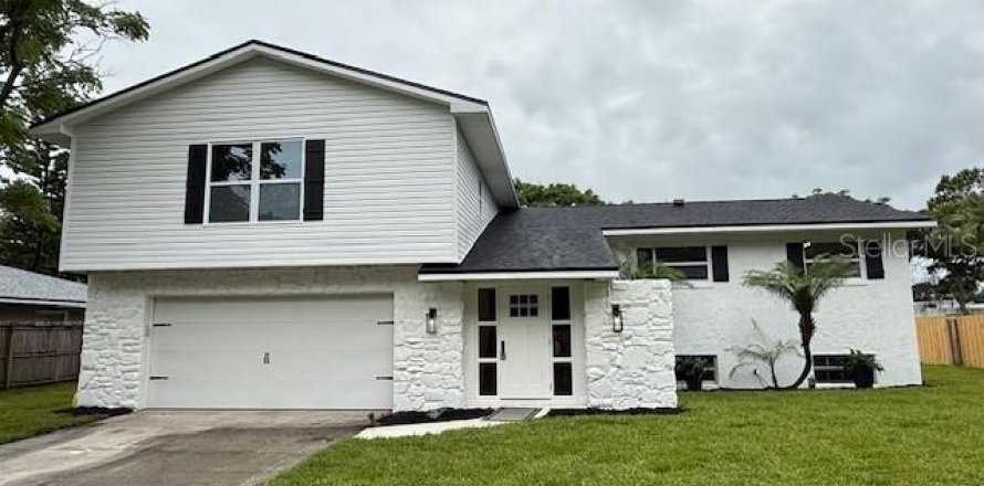 House in Orlando, Florida 4 bedrooms, 233.37 sq.m. № 1771745