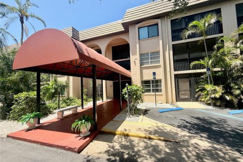 Condominio en alquiler en Sarasota, Florida, 2 dormitorios, 92.07 m2 № 1720403 - foto 1