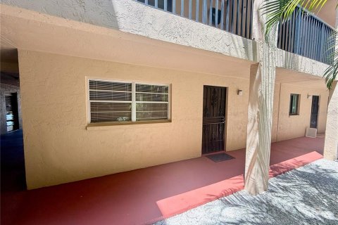 Condo in Sarasota, Florida, 2 bedrooms  № 1720403 - photo 16