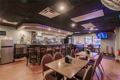 Propiedad comercial en venta en Fort Myers, Florida № 1979359 - foto 9