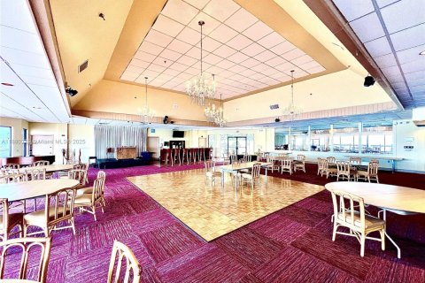 Снять в аренду квартиру в Окленд-Парк, Флорида 2 спальни, 85.47м2, № 1928826 - фото 14