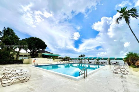 Снять в аренду квартиру в Окленд-Парк, Флорида 2 спальни, 85.47м2, № 1928826 - фото 20