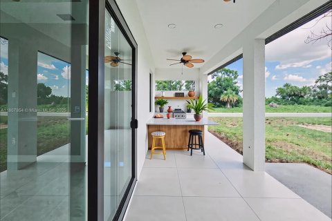 Casa en venta en Lehigh Acres, Florida, 4 dormitorios, 167.22 m2 № 1955877 - foto 3