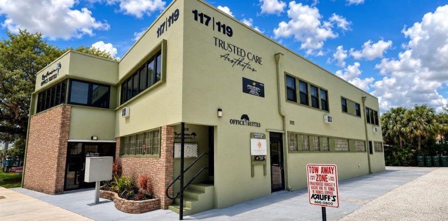 Commercial property in St. Lucie, Florida 510.96 sq.m. № 2239187