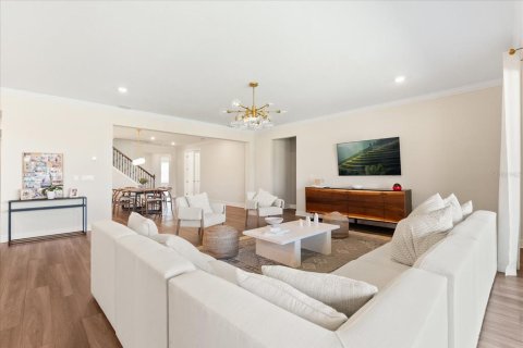 House in Winter Garden, Florida 5 bedrooms, 371.42 sq.m. № 2101839 - photo 9