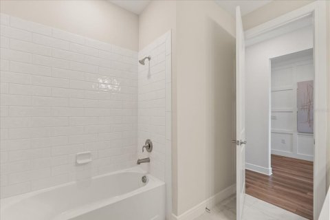 House in Winter Garden, Florida 5 bedrooms, 371.42 sq.m. № 2101839 - photo 17