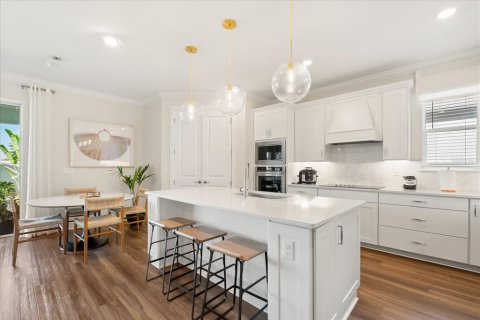 House in Winter Garden, Florida 5 bedrooms, 371.42 sq.m. № 2101839 - photo 5