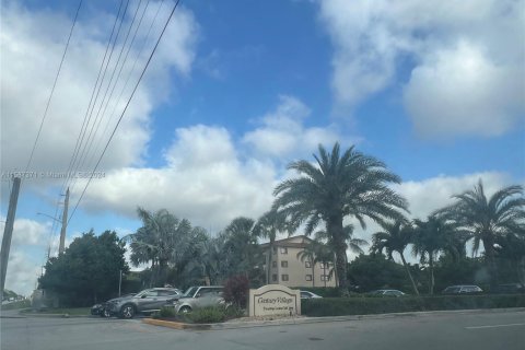 Condominio en venta en Pembroke Pines, Florida, 2 dormitorios, 102.19 m2 № 2034457 - foto 3