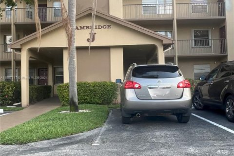 Condominio en Pembroke Pines, Florida, 2 dormitorios  № 2034457