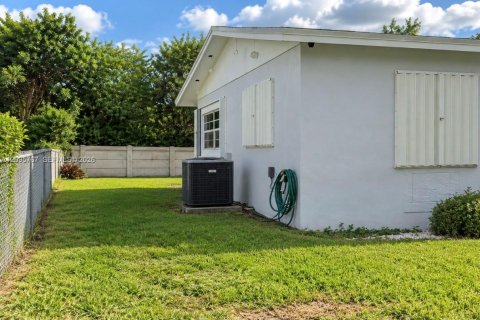Villa ou maison à vendre à Homestead, Floride: 3 chambres, 120.77 m2 № 2385073 - photo 3