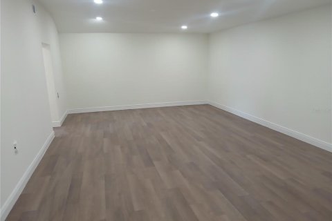 Immobilier commercial à vendre à Orlando, Floride: 179.95 m2 № 1514394 - photo 4
