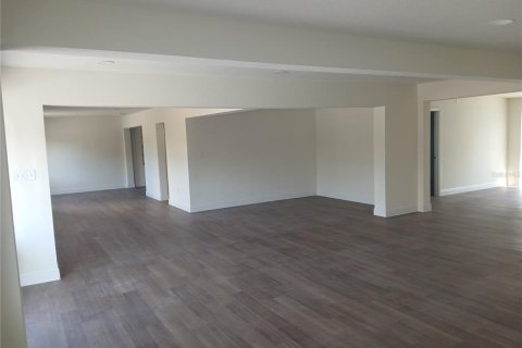 Immobilier commercial à vendre à Orlando, Floride: 179.95 m2 № 1514394 - photo 2