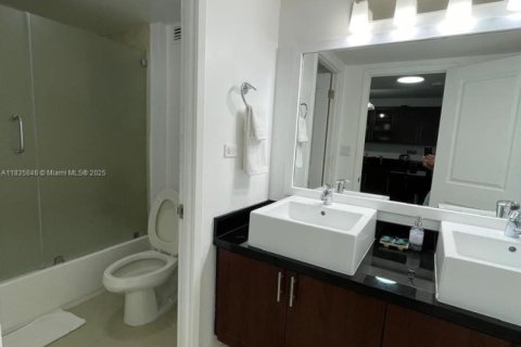 Condominio en venta en Miami Beach, Florida, 70.61 m2 № 1818380 - foto 3