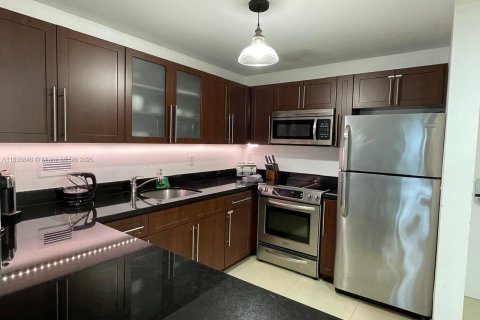 Condominio en venta en Miami Beach, Florida, 70.61 m2 № 1818380 - foto 1